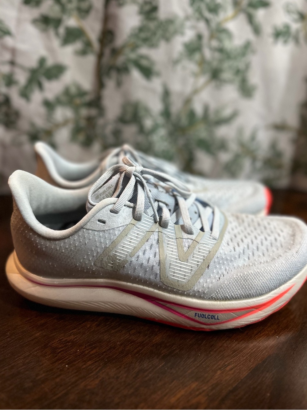 New Balance FuelCell Rebel v3 size 8 Women’s